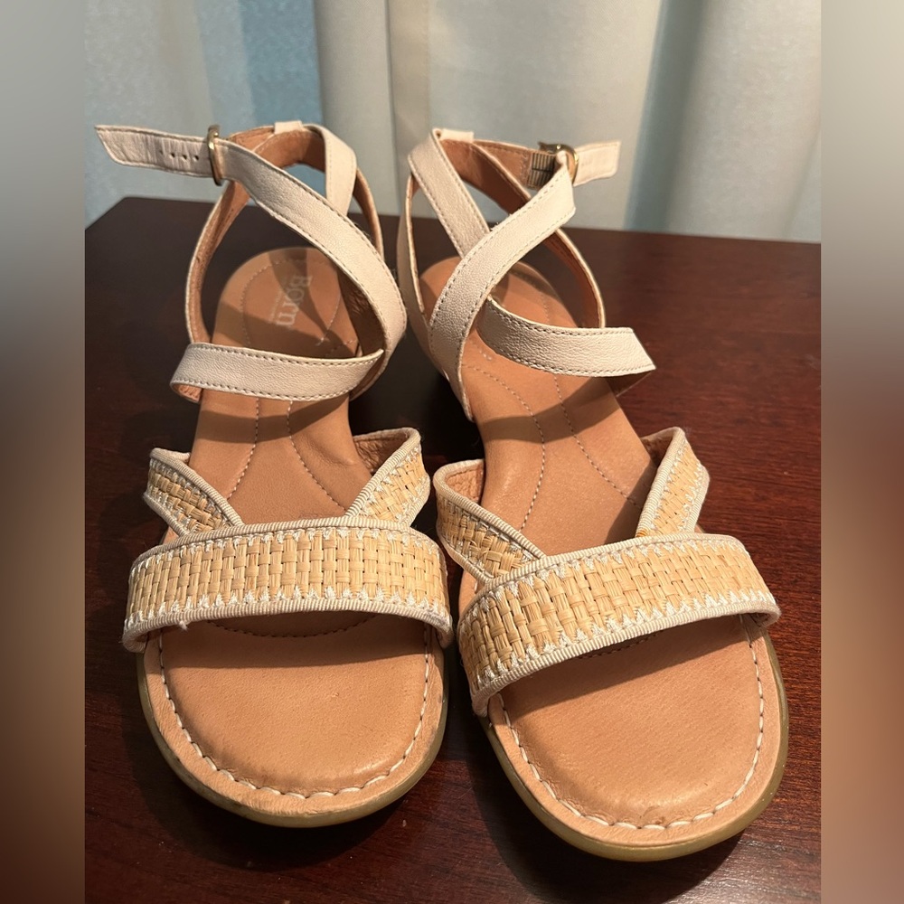 Born Cascade sandal size 8